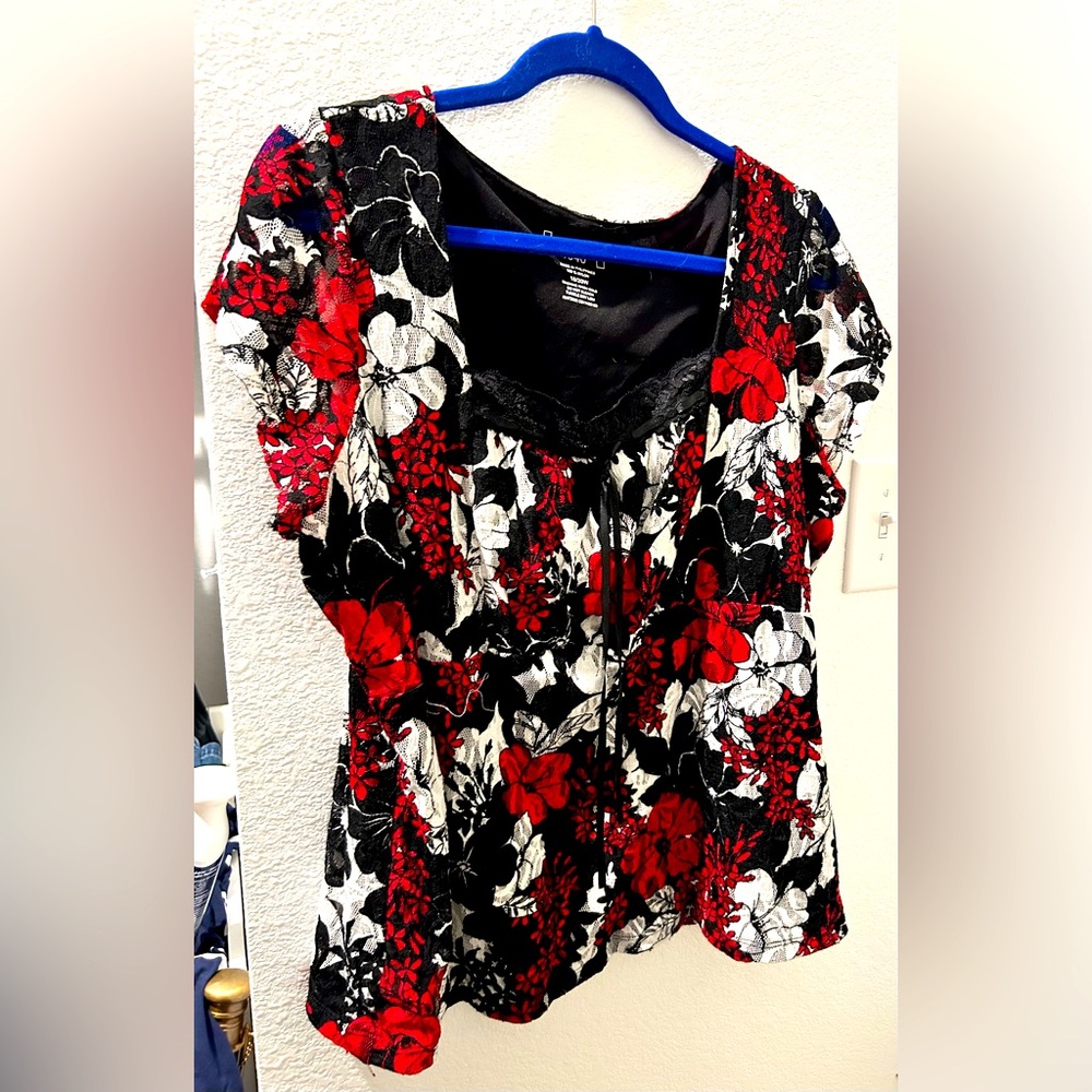 Lace flowered dress top. Size xl 18-20